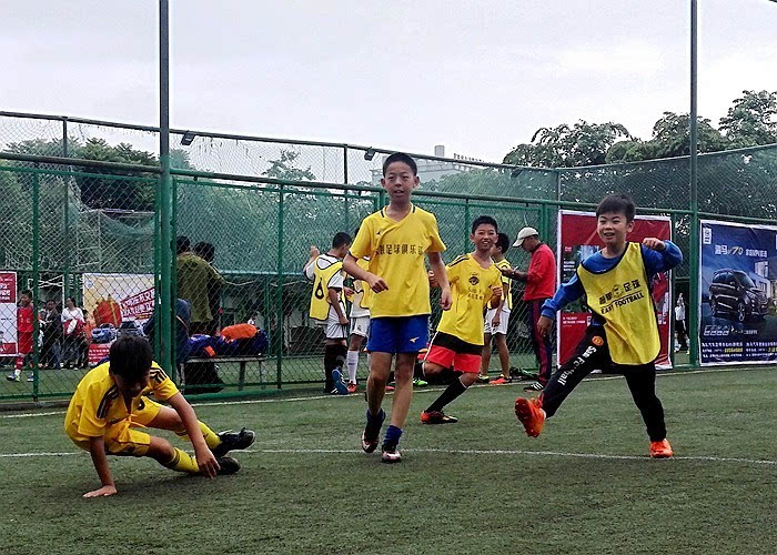 重庆大学2021年研究生足球联赛光电公管联队4