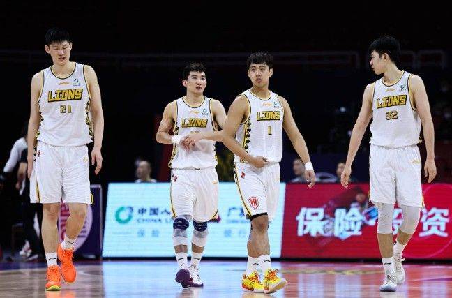 🏀广厦VS新疆前瞻：强强对话本土球员或唱主角 广厦双核遇最强考验